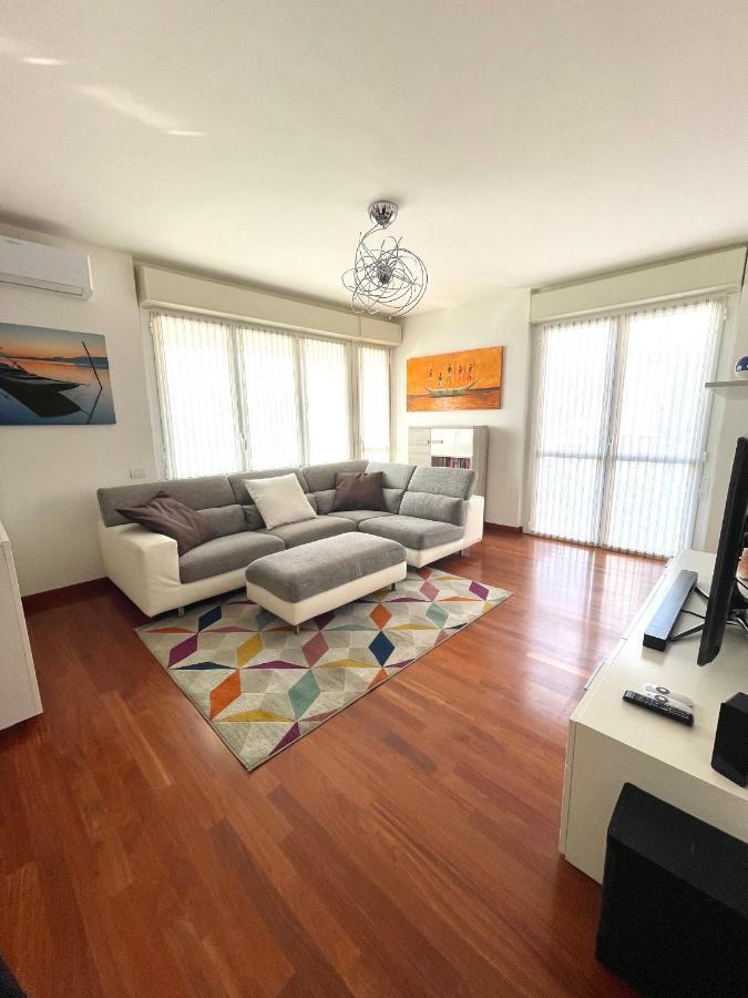 Elegant Apartment In Milan With Panoramic Terrace エクステリア 写真
