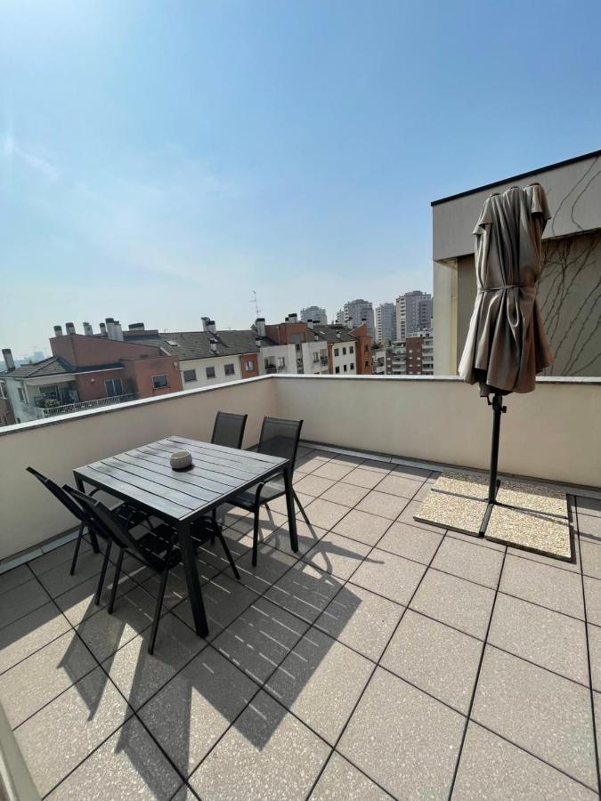 Elegant Apartment In Milan With Panoramic Terrace エクステリア 写真